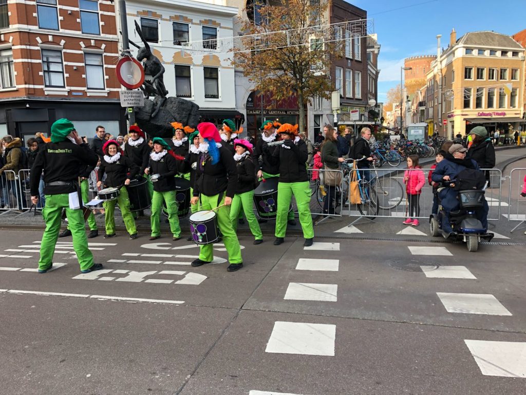 Sambaband BooomBassTic bij de Sint in Utrecht